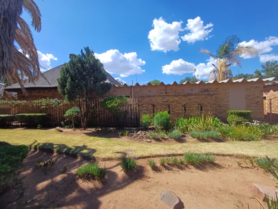 4 Bedroom Property for Sale in Flamwood North West